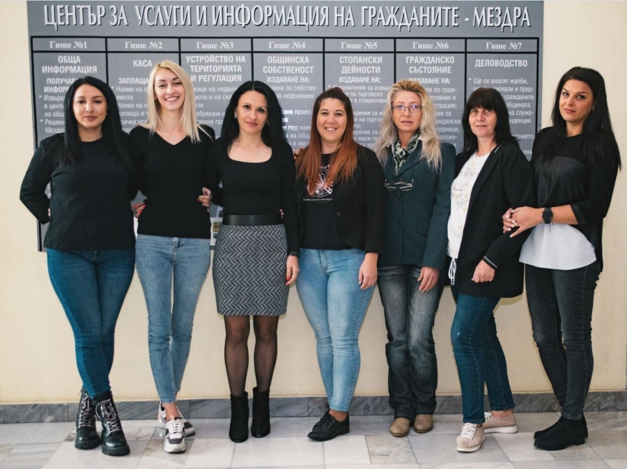Център за административно обслужване при Община Мездра стана на 20 години